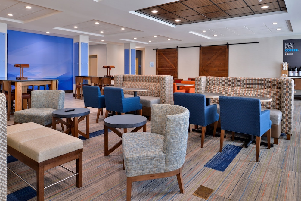 Holiday Inn Express & Suites Cincinnati Mason by IHG - photo 37