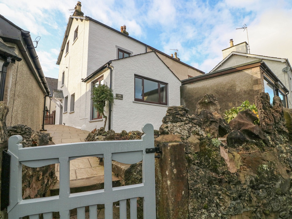 Rose Cottage — 4-Star Luxury Hotel in None, United Kingdom