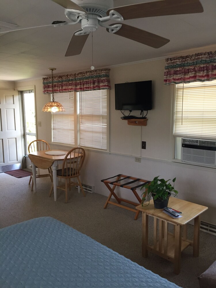 Midway Motel & Cottages - photo 9