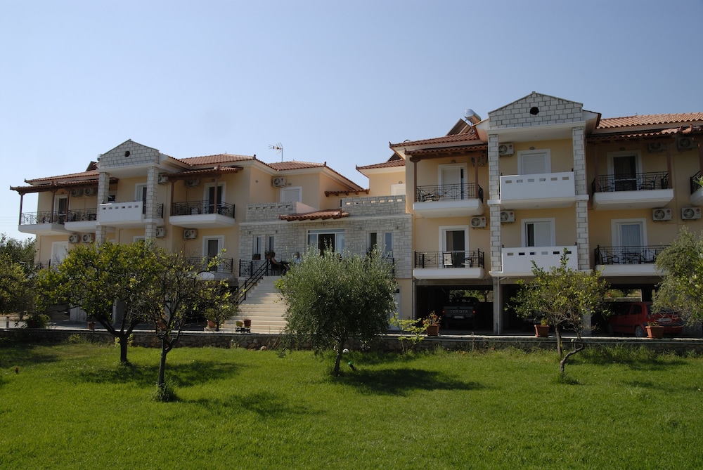 Manto - carbon neutral hotel in Leonidio