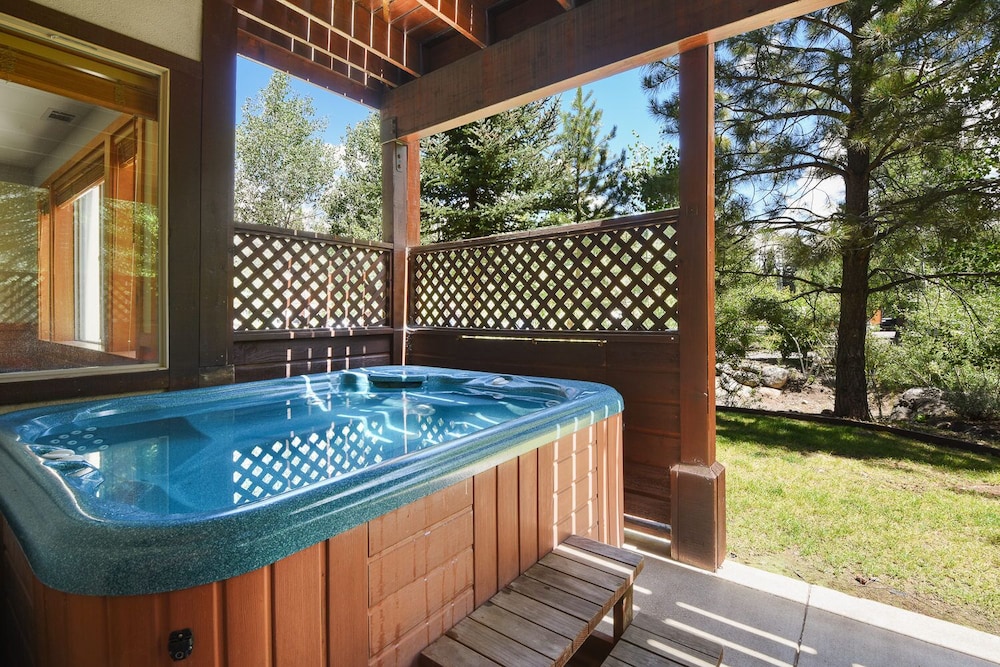 Adventure Awaits - last minute hotel in Truckee