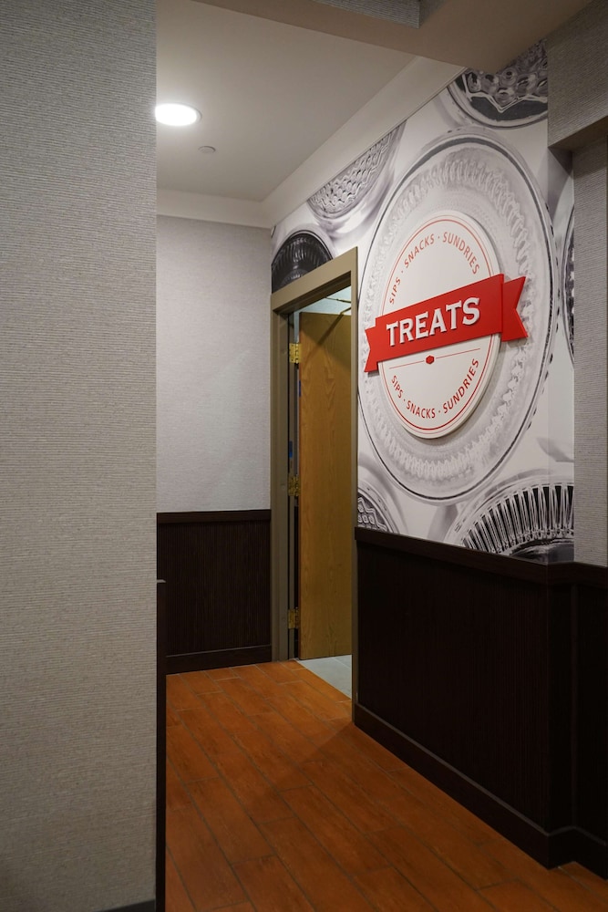 Hampton Inn & Suites Chicago Aurora - photo 36