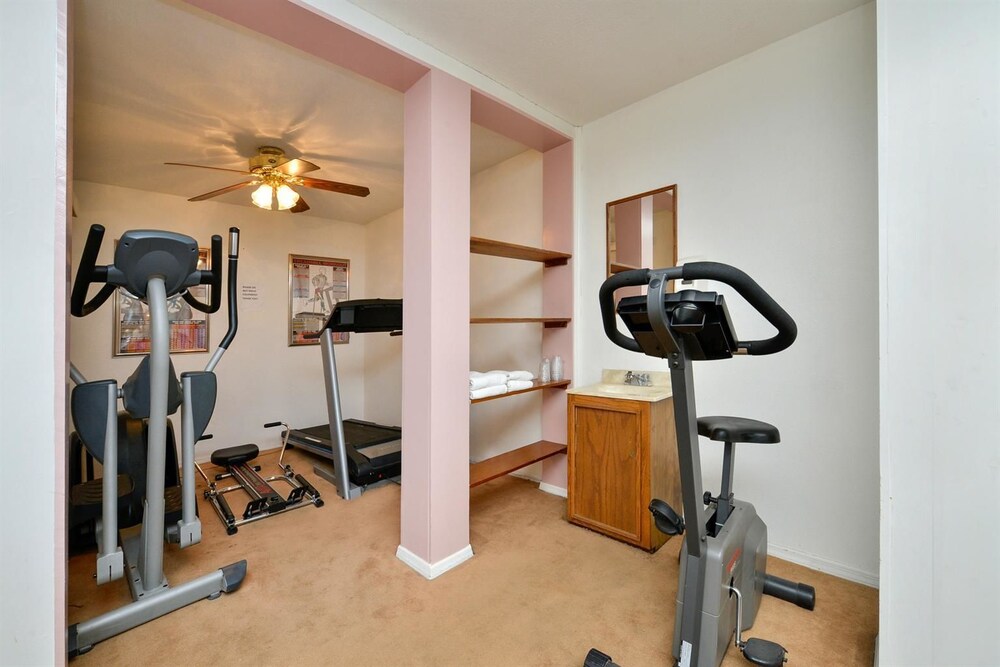 Americas Best Value Inn and Suites Lancaster - photo 20