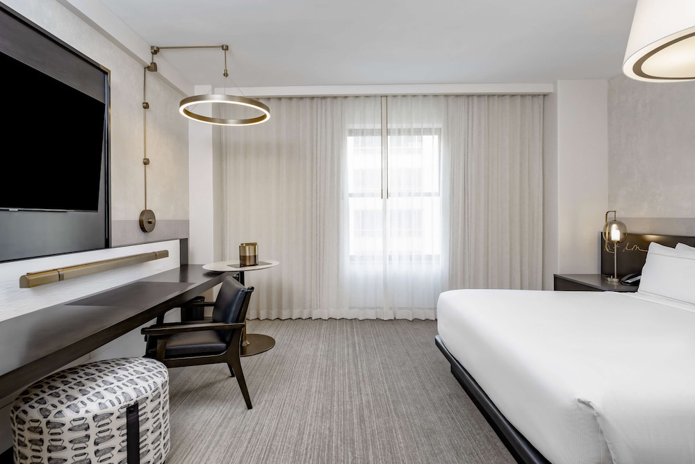 Hotel Fort Des Moines Curio Collection by Hilton - photo 21