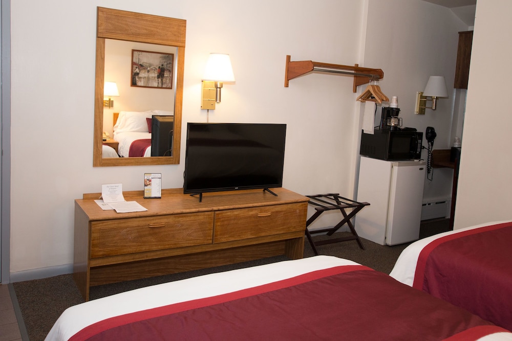 Chalet Motel Mequon - photo 10