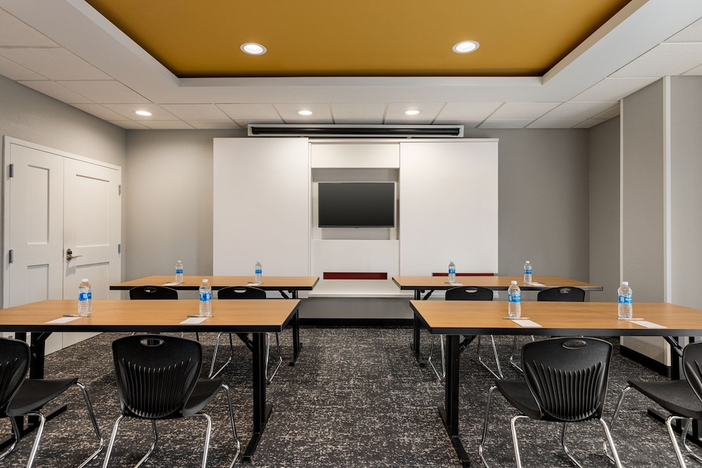 Towneplace Suites by Marriott Harrisburg West Mechanicsburg - photo 52
