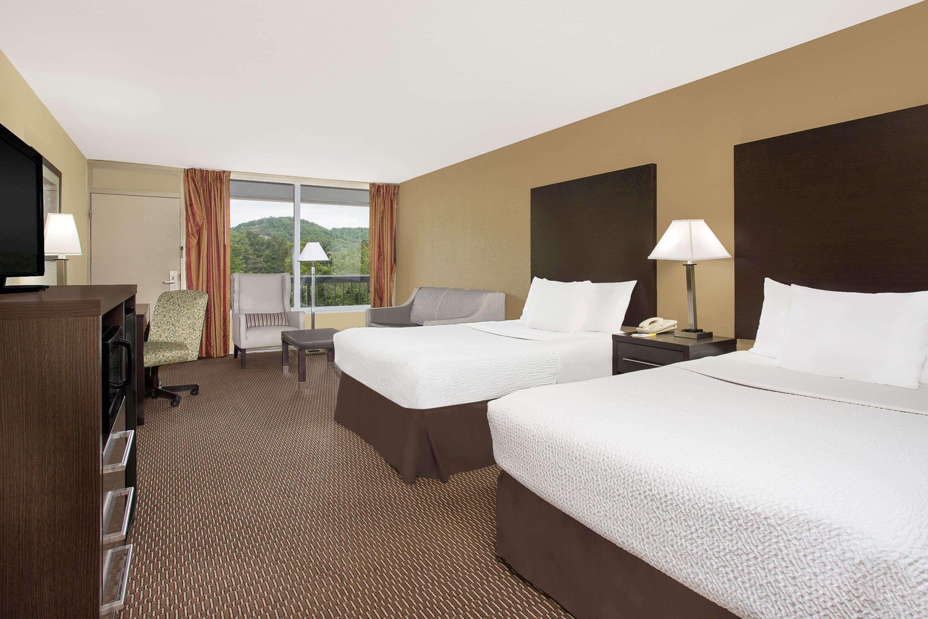 Days Inn by Wyndham Asheville Mall - photo 2