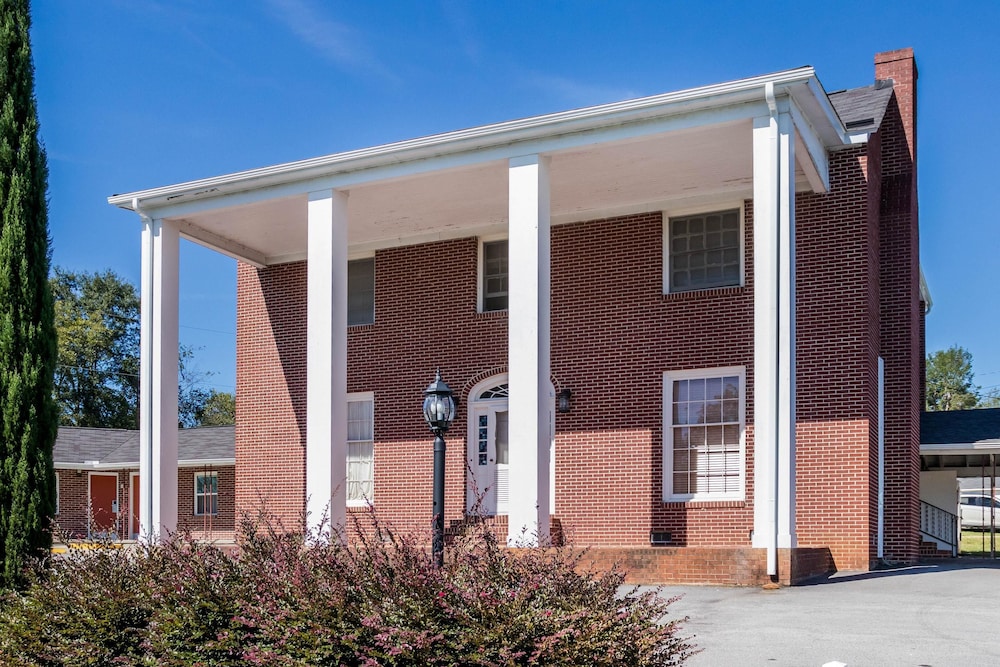 Rodeway Inn & Suites Walhalla - photo 24