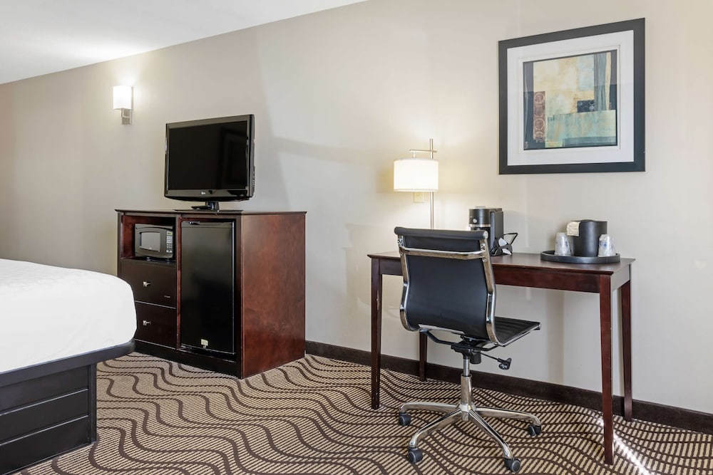 Best Western Plus Lonoke Hotel - photo 9