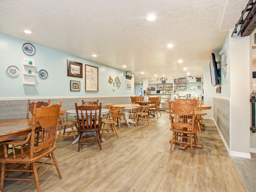 The Palmer Inn & Tennis Club - photo 31