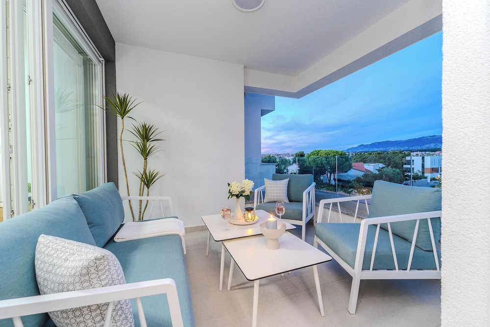 Apartments Olive Garden 2 — 4-Star Luxury Hotel in Novalja, Croatia