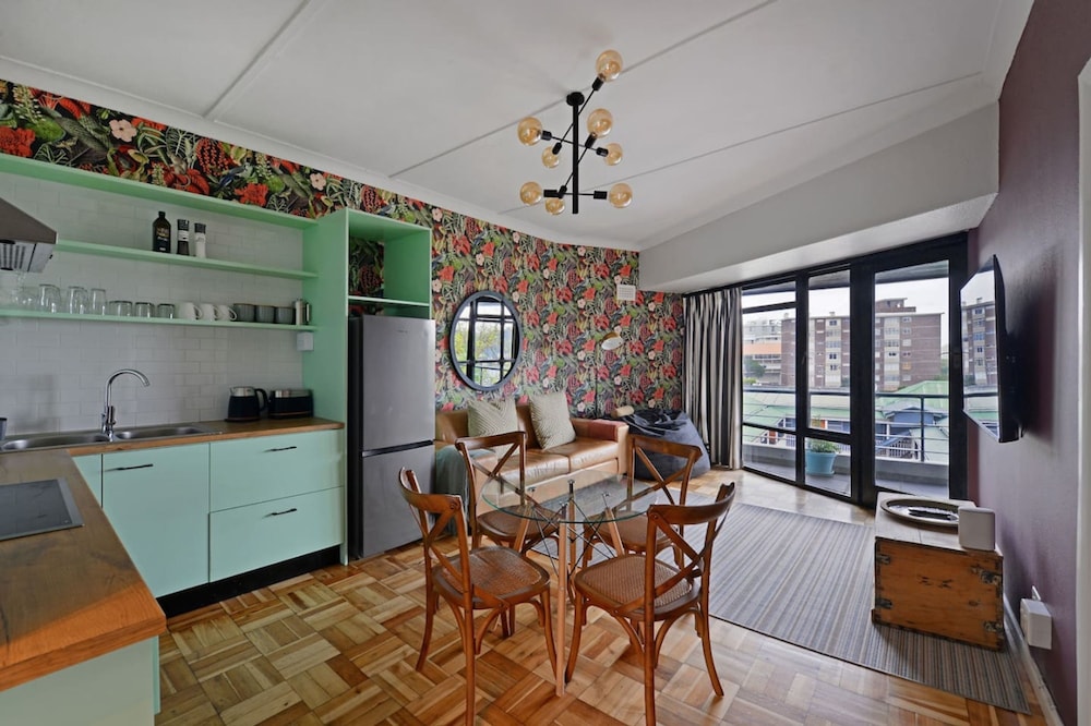 Charming 2 Bedroom Central Green Point Stadium