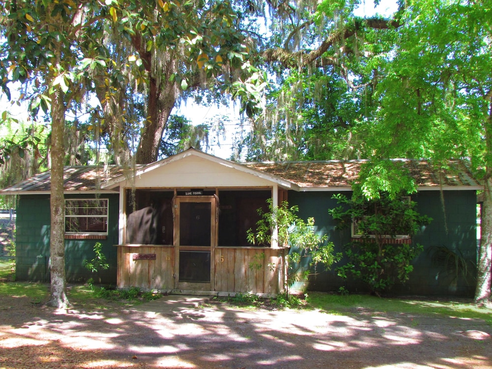 Yearling Restaurant and Cabins - photo 5
