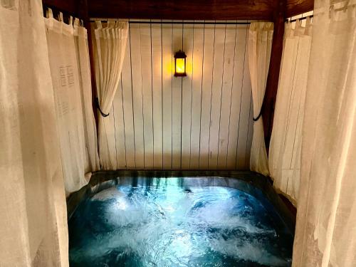 Private Outdoor Spa Fire Pit The Retreat Coolum Beach — Coolum Beach