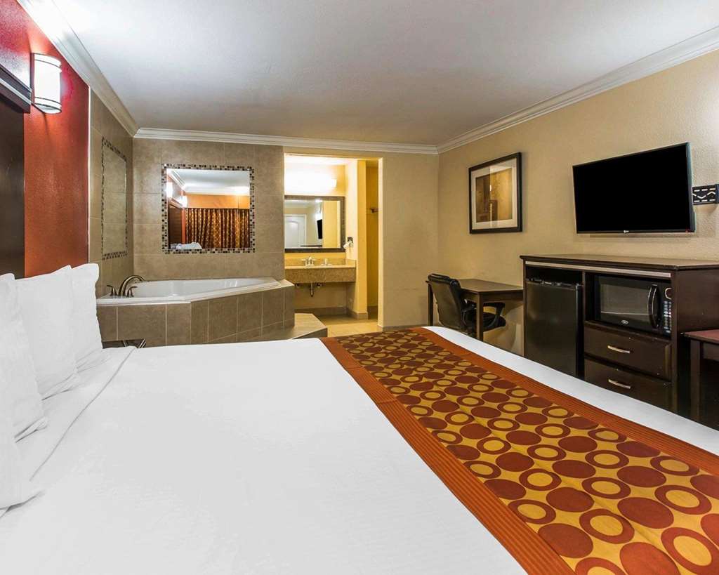 Rodeway Inn & Suites Corona - photo 19