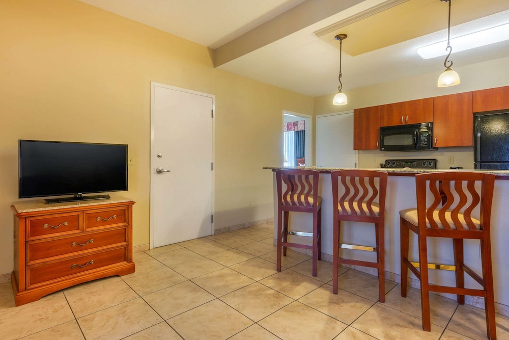 Clarion Inn Ormond Beach at Destination Daytona - photo 14