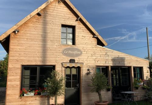 Le Passiflore - carbon neutral hotel in Unknown City