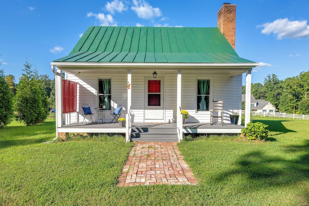 Tranquil Cottage In Virginia Countryside With Pond 19530783 — Midlothian