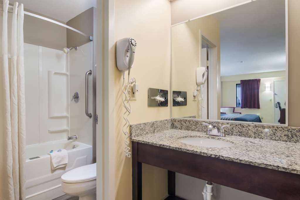 Rodeway Inn & Suites Monroeville Pittsburgh - photo 23