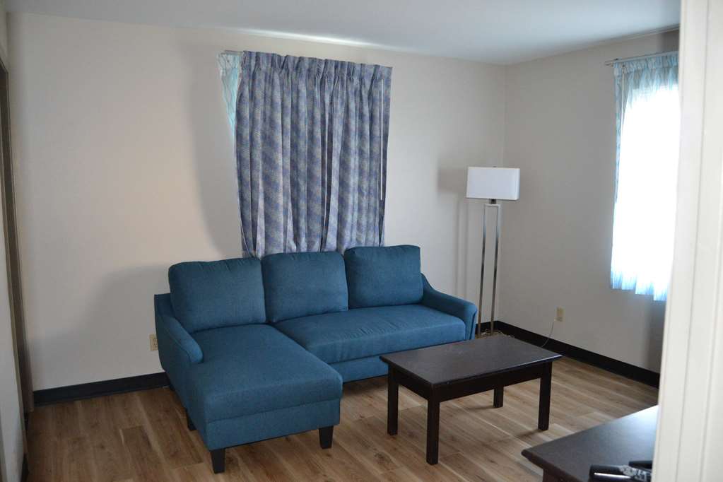 Days Inn and Suites by Wyndham Sikeston - photo 28