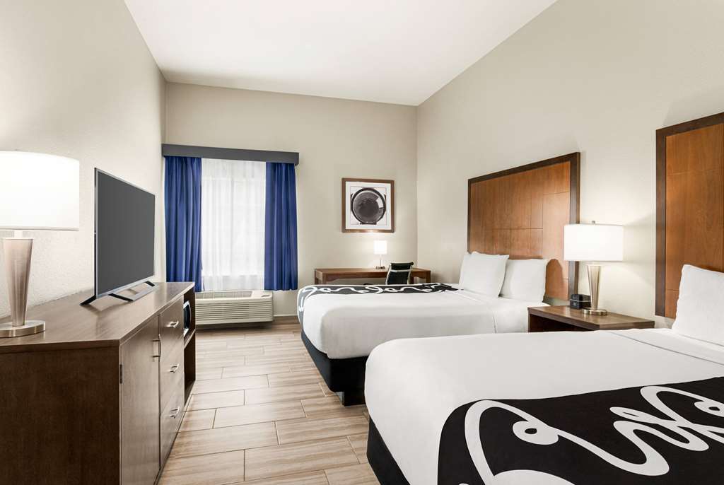 La Quinta Inn & Suites by Wyndham Brownsville North - photo 33