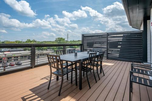 NEW Listing Rooftop Elevator Parking Walkable - last minute hotel in Nashville