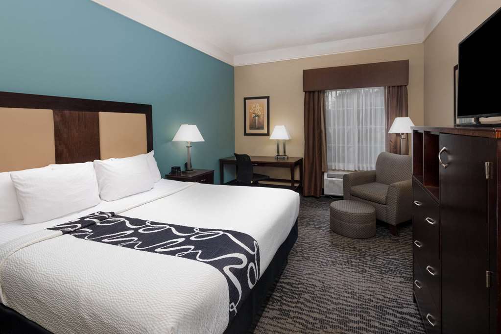 La Quinta Inn & Suites by Wyndham Savannah Airport Pooler - photo 8