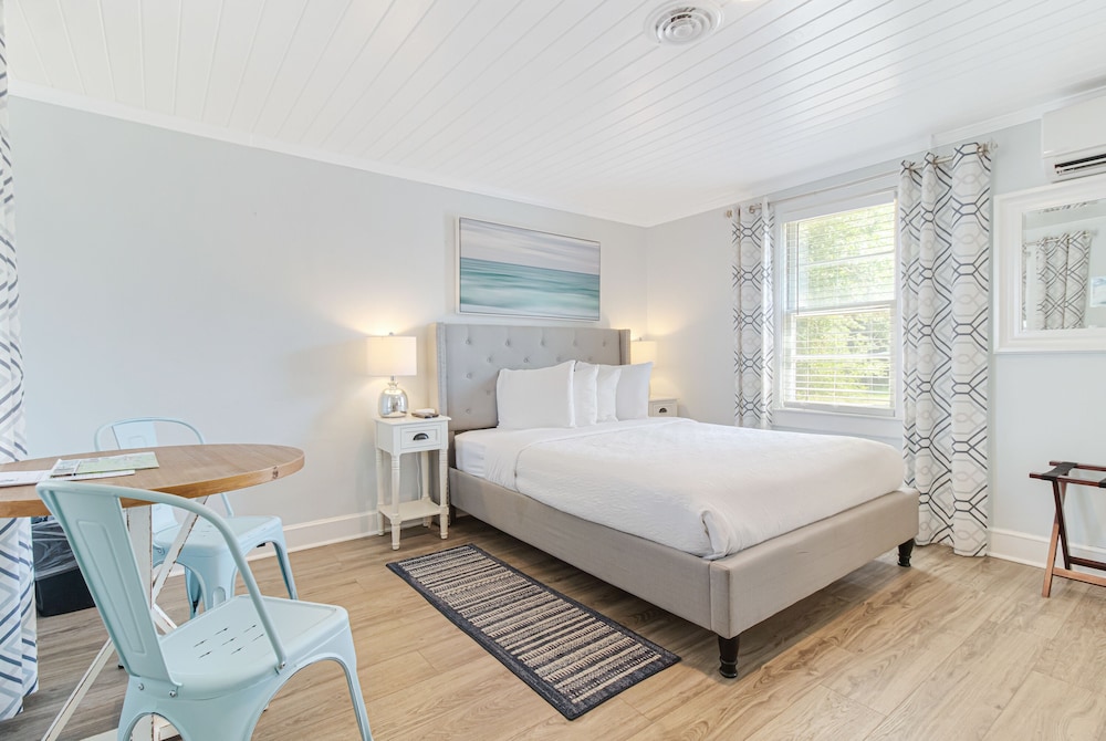 The Inn at River Oaks - photo 29