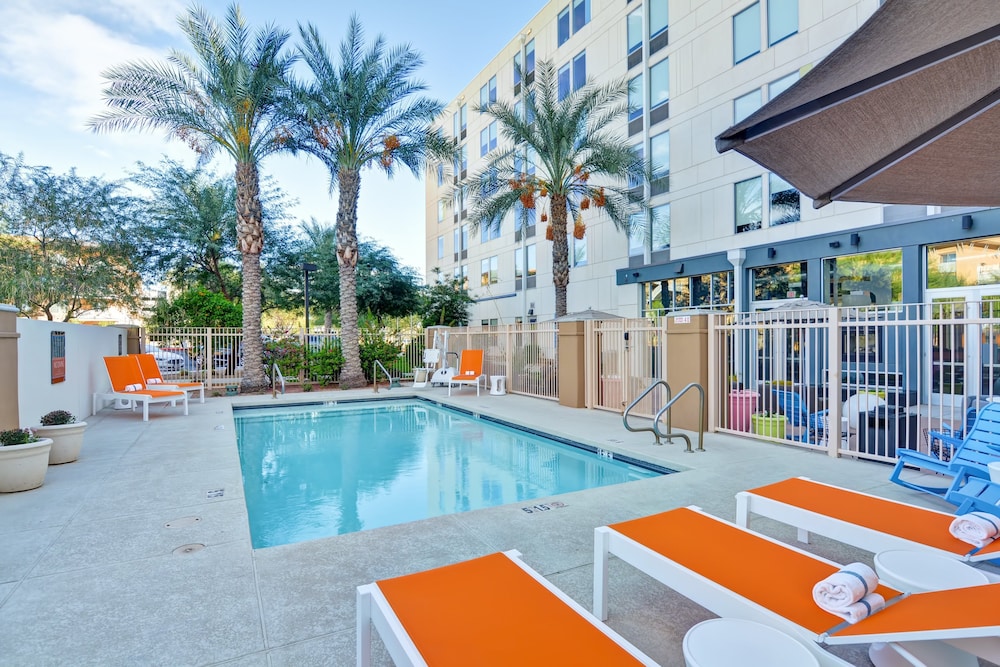 Aloft Phoenix Airport - photo 20