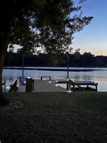 Lakeside Cove Retreat On Lake Conroe Private Waterfront — Willis