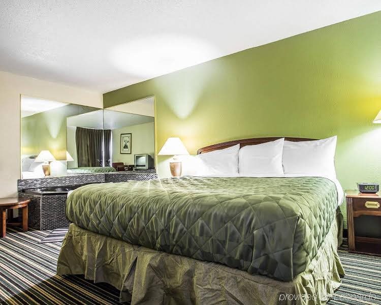 Claremont Inn & Suites — hotel in Claremont