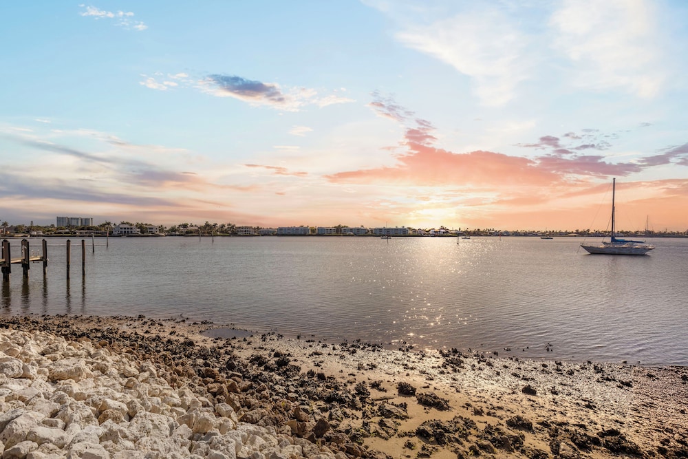 Hilton Vacation Club Charter Club Naples Bay - featured photo