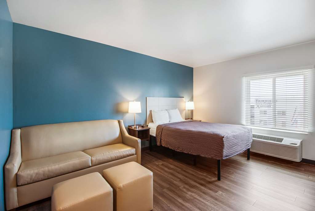 WoodSpring Suites Bakersfield East - photo 16
