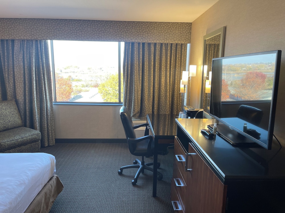 Quality Hotel Philadelphia Airport - photo 3