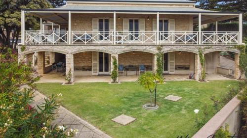 Alton House By Wine Coast Holidays — 4-Star Luxury Hotel in Port Willunga, Australia