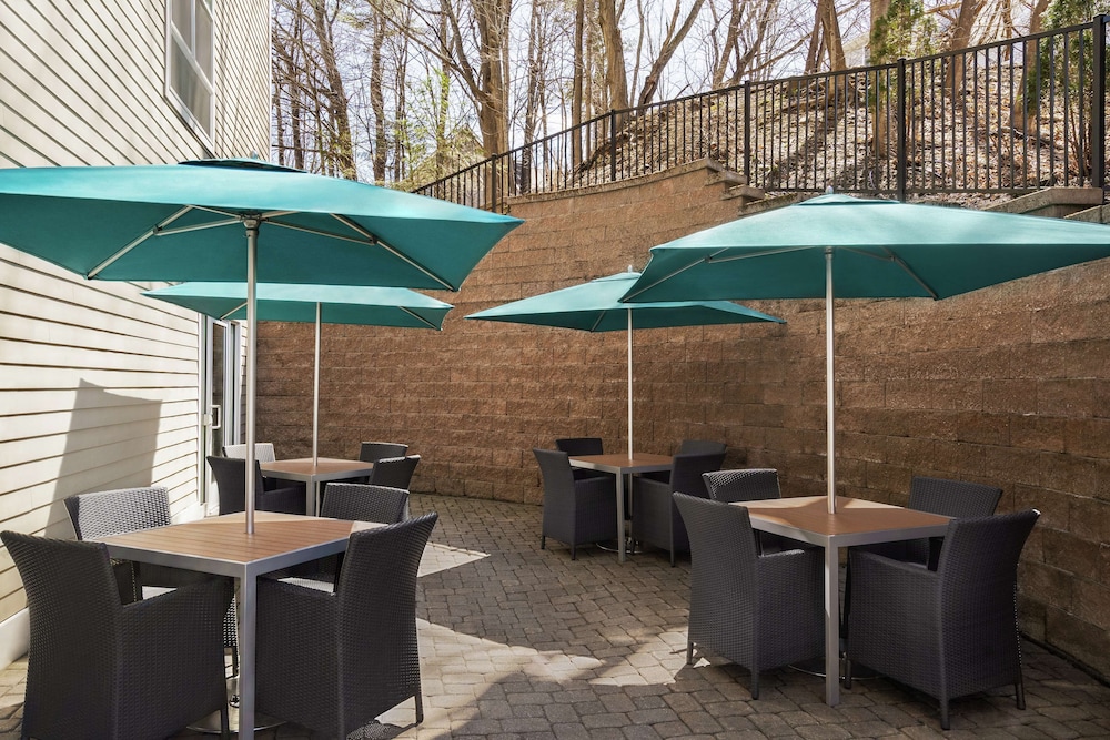 Hampton Inn & Suites Exeter - photo 49