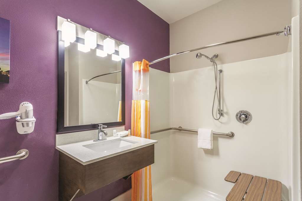 La Quinta Inn & Suites by Wyndham Hopkinsville - photo 15