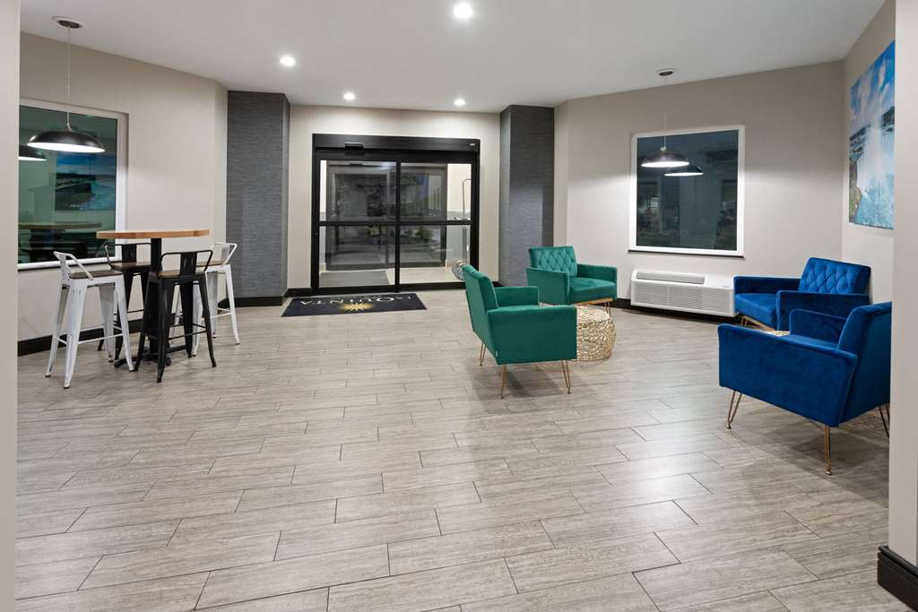 La Quinta Inn by Wyndham Buffalo Airport - photo 9