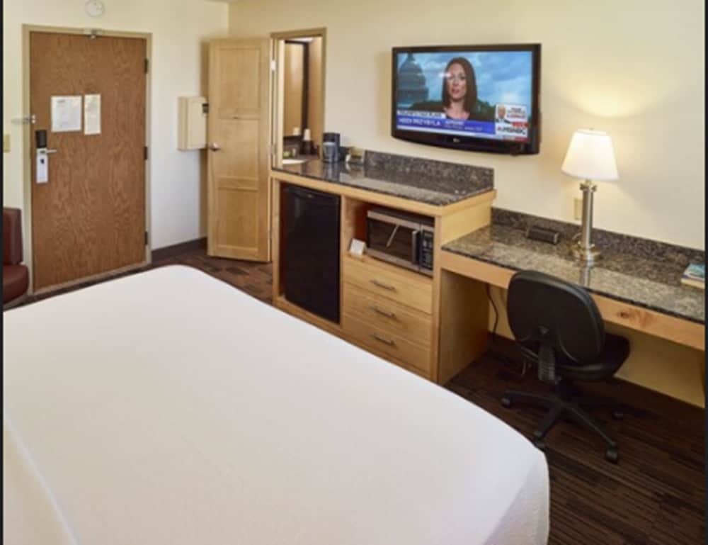Livinn Hotel St. Paul I 94 East 3M Area - photo 15