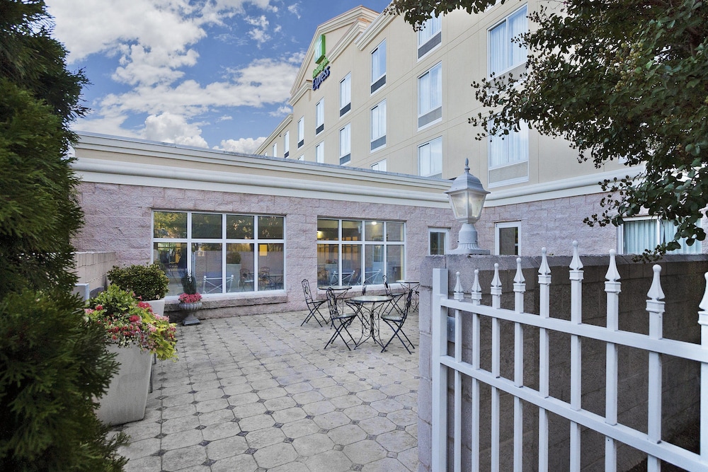 Holiday Inn Express Hotel & Suites Concord by IHG - photo 25