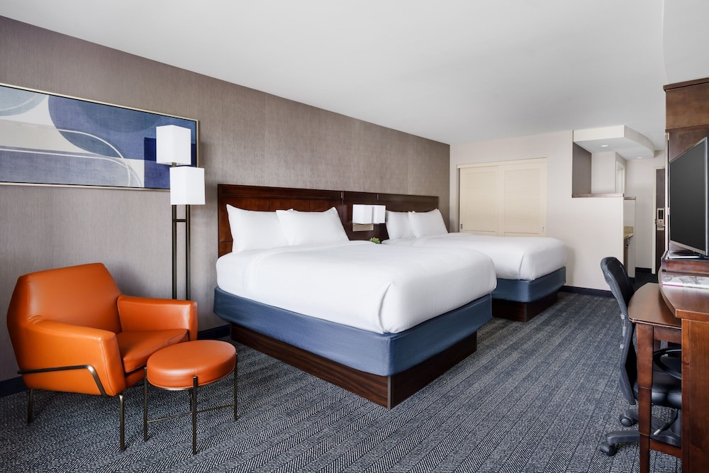 Courtyard by Marriott Keene Downtown - photo 16