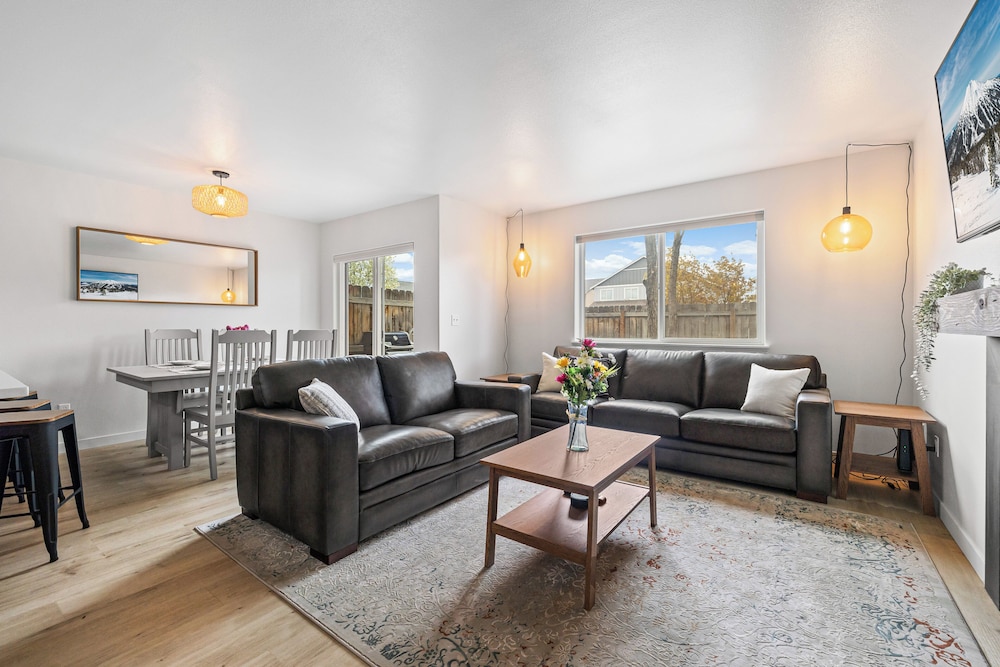 Redmond Getaway Hub Adventure Awaits — Redmond