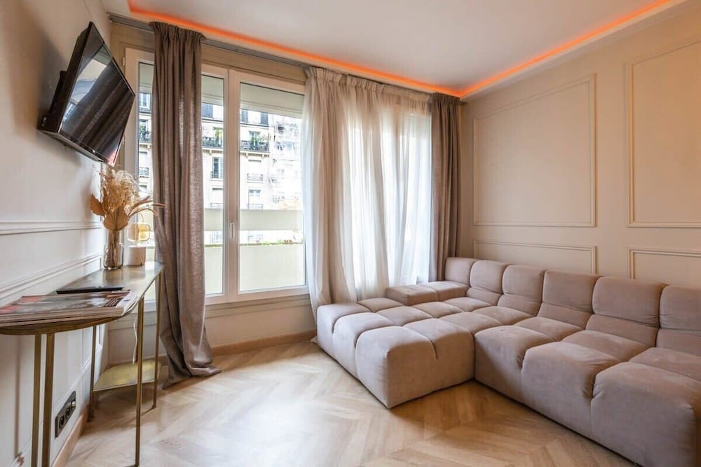 Petit Violette I Amazing 1 Bed Apt in Paris — 4-Star Luxury Hotel in Paris, France