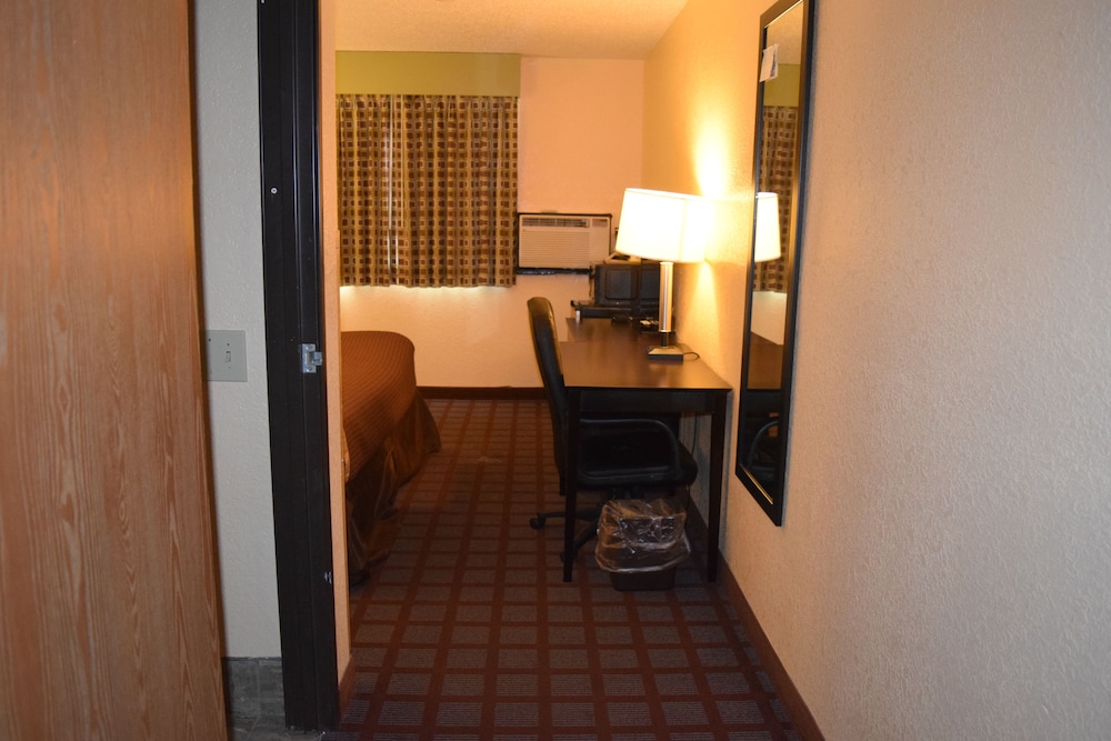 Super 8 by Wyndham Saginaw - photo 16