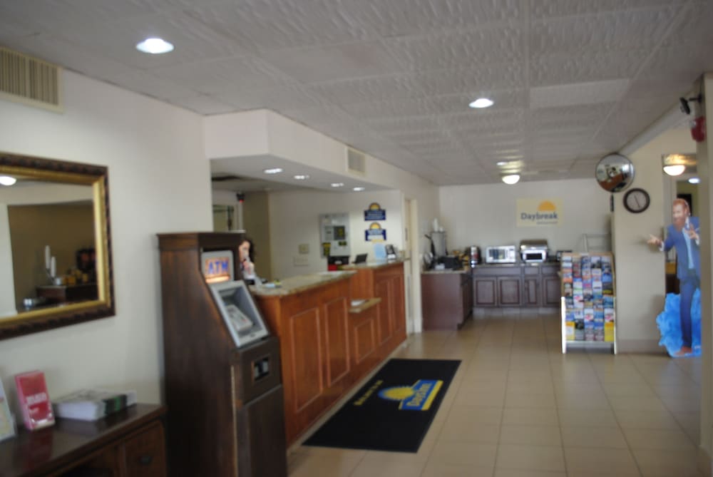 Days Inn by Wyndham Jacksonville Airport - photo 4