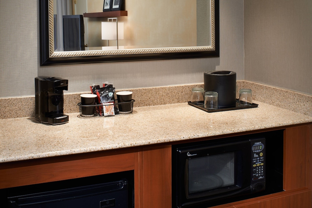 Courtyard by Marriott Detroit Dearborn - photo 2