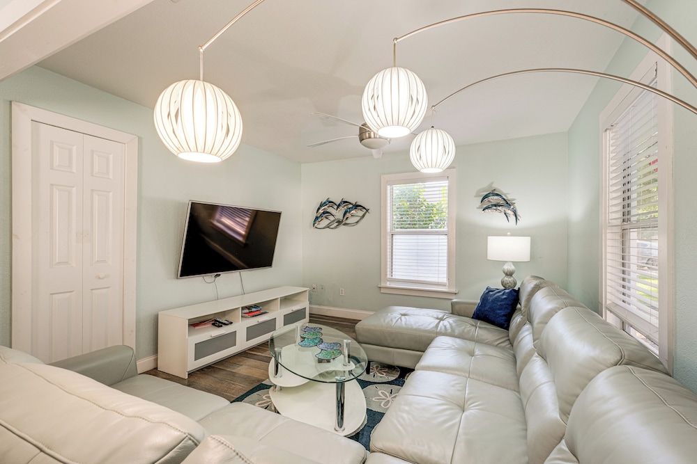 6 Mi to Raymond James Stadium: Tampa Retreat in Tampa, United States