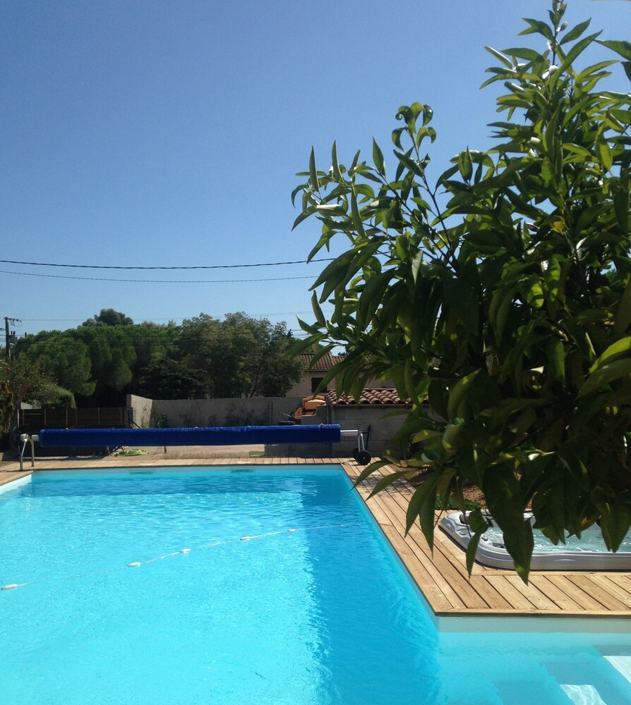 Gite Les Lauriers Roses — 4-Star Luxury Hotel in Marseillan, France