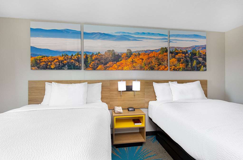 Days Inn by Wyndham Savannah - photo 24