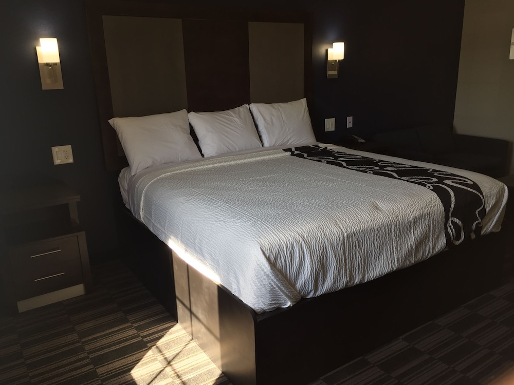 Home Inn and Suites - photo 15